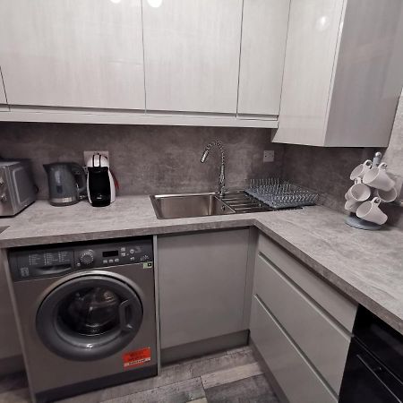 אדמונטון Palaz 2 - 2 Bedroom Flat מראה חיצוני תמונה