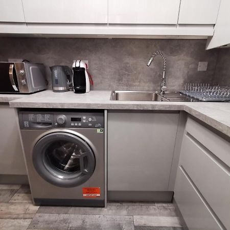 אדמונטון Palaz 2 - 2 Bedroom Flat מראה חיצוני תמונה