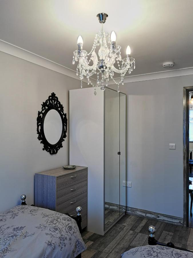 אדמונטון Palaz 2 - 2 Bedroom Flat מראה חיצוני תמונה