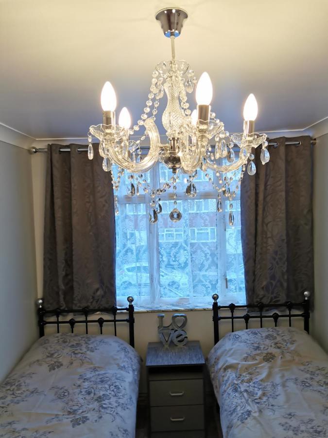 אדמונטון Palaz 2 - 2 Bedroom Flat מראה חיצוני תמונה