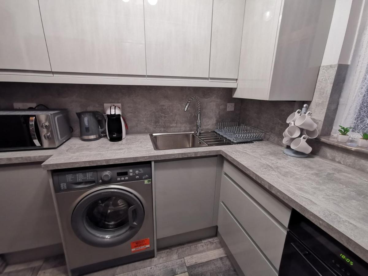 אדמונטון Palaz 2 - 2 Bedroom Flat מראה חיצוני תמונה