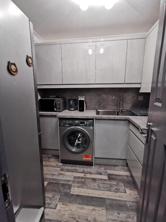 אדמונטון Palaz 2 - 2 Bedroom Flat מראה חיצוני תמונה
