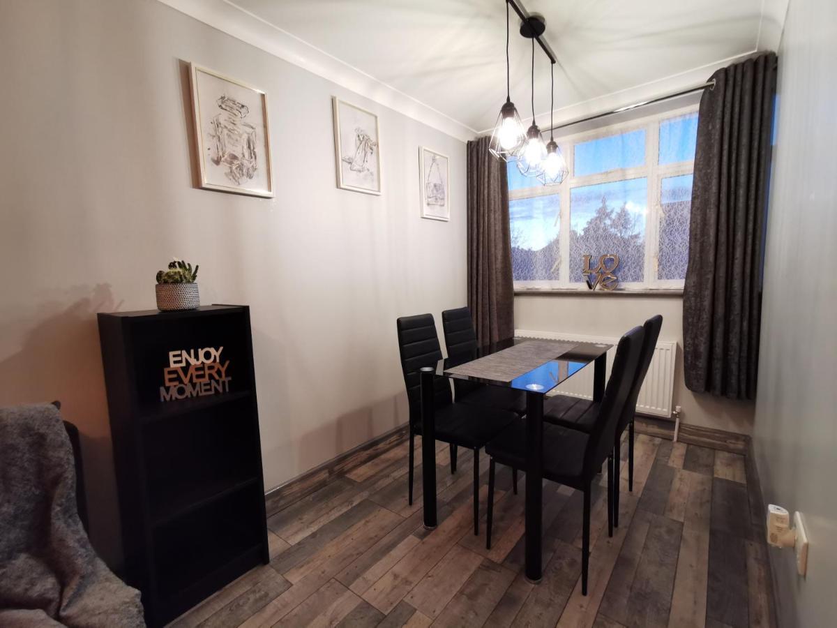 אדמונטון Palaz 2 - 2 Bedroom Flat מראה חיצוני תמונה