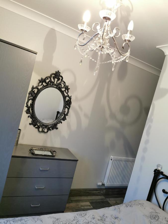אדמונטון Palaz 2 - 2 Bedroom Flat מראה חיצוני תמונה