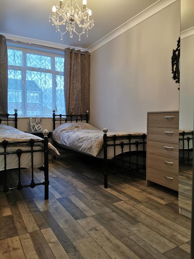 אדמונטון Palaz 2 - 2 Bedroom Flat מראה חיצוני תמונה