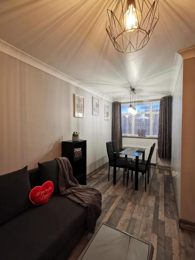 אדמונטון Palaz 2 - 2 Bedroom Flat מראה חיצוני תמונה