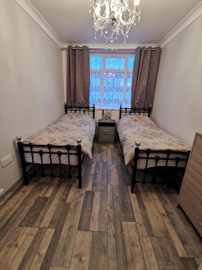 אדמונטון Palaz 2 - 2 Bedroom Flat מראה חיצוני תמונה