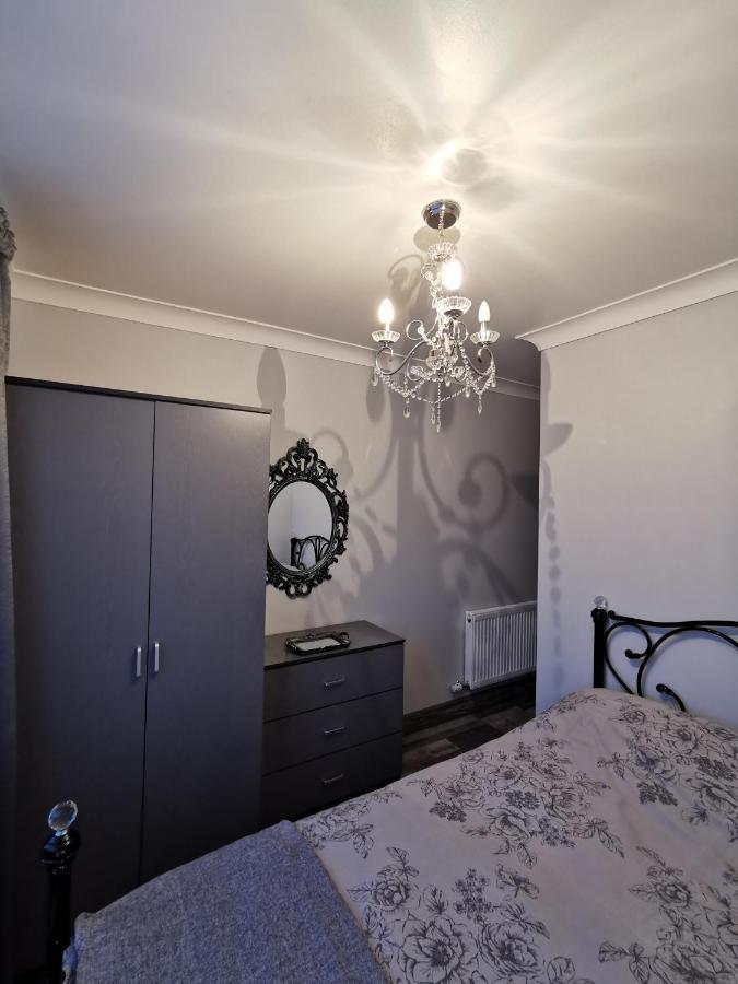 אדמונטון Palaz 2 - 2 Bedroom Flat מראה חיצוני תמונה