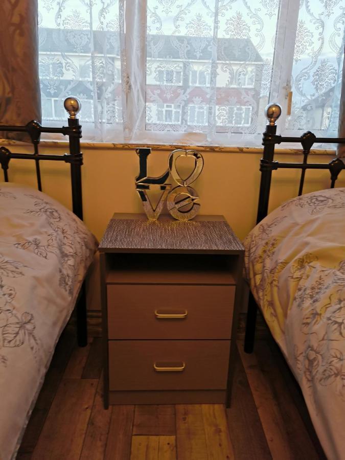 אדמונטון Palaz 2 - 2 Bedroom Flat מראה חיצוני תמונה