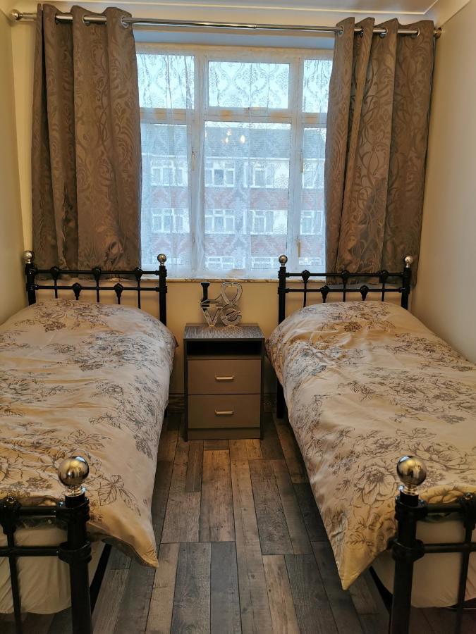 אדמונטון Palaz 2 - 2 Bedroom Flat מראה חיצוני תמונה