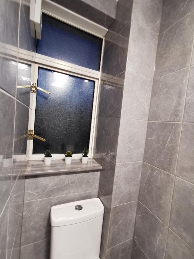 אדמונטון Palaz 2 - 2 Bedroom Flat מראה חיצוני תמונה