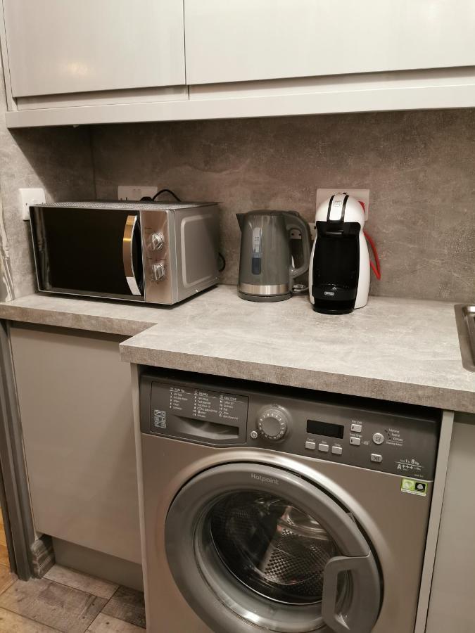 אדמונטון Palaz 2 - 2 Bedroom Flat מראה חיצוני תמונה
