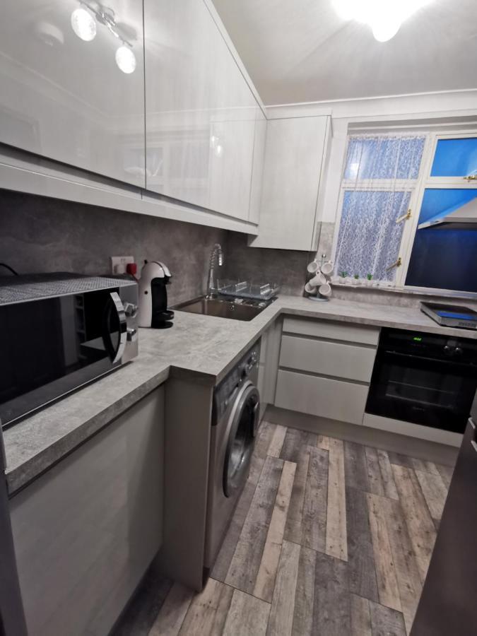 אדמונטון Palaz 2 - 2 Bedroom Flat מראה חיצוני תמונה
