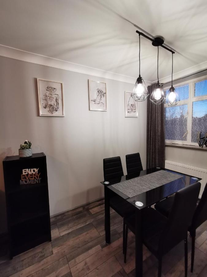 אדמונטון Palaz 2 - 2 Bedroom Flat מראה חיצוני תמונה