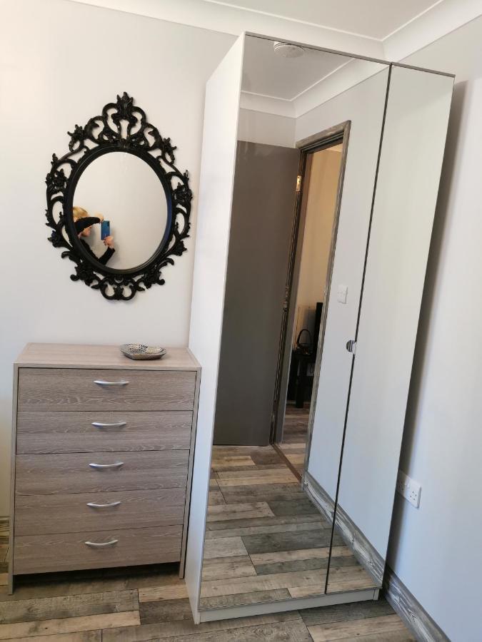 אדמונטון Palaz 2 - 2 Bedroom Flat מראה חיצוני תמונה