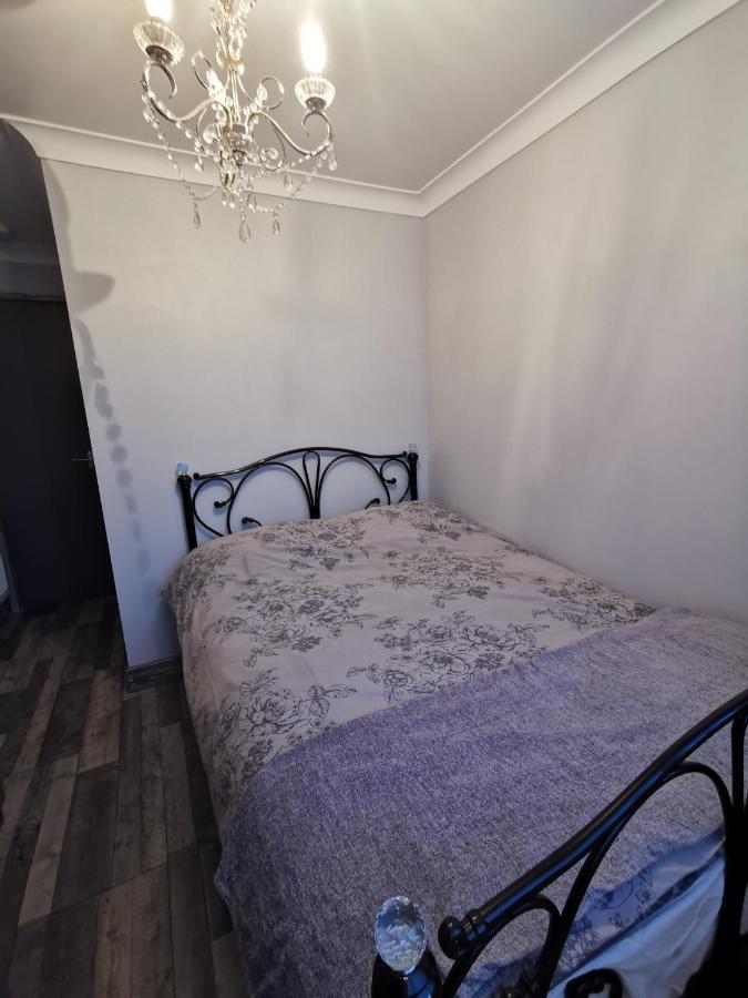 אדמונטון Palaz 2 - 2 Bedroom Flat מראה חיצוני תמונה