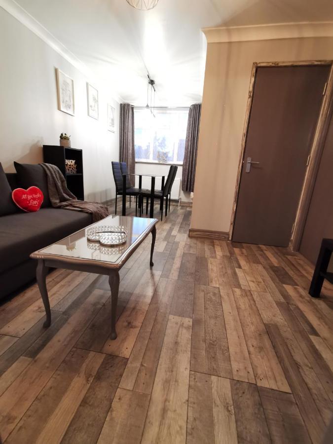 אדמונטון Palaz 2 - 2 Bedroom Flat מראה חיצוני תמונה