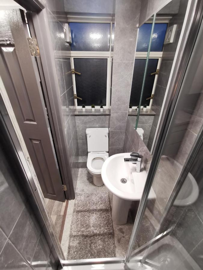 אדמונטון Palaz 2 - 2 Bedroom Flat מראה חיצוני תמונה